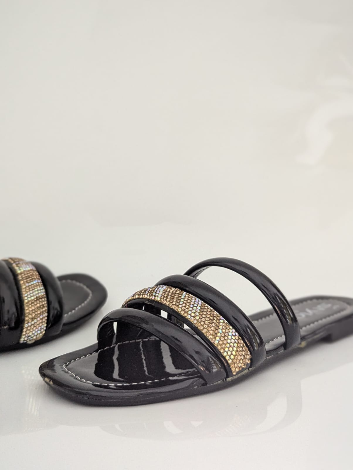 DAILY SHINE STRIPES COMFY FLATS - BLACK