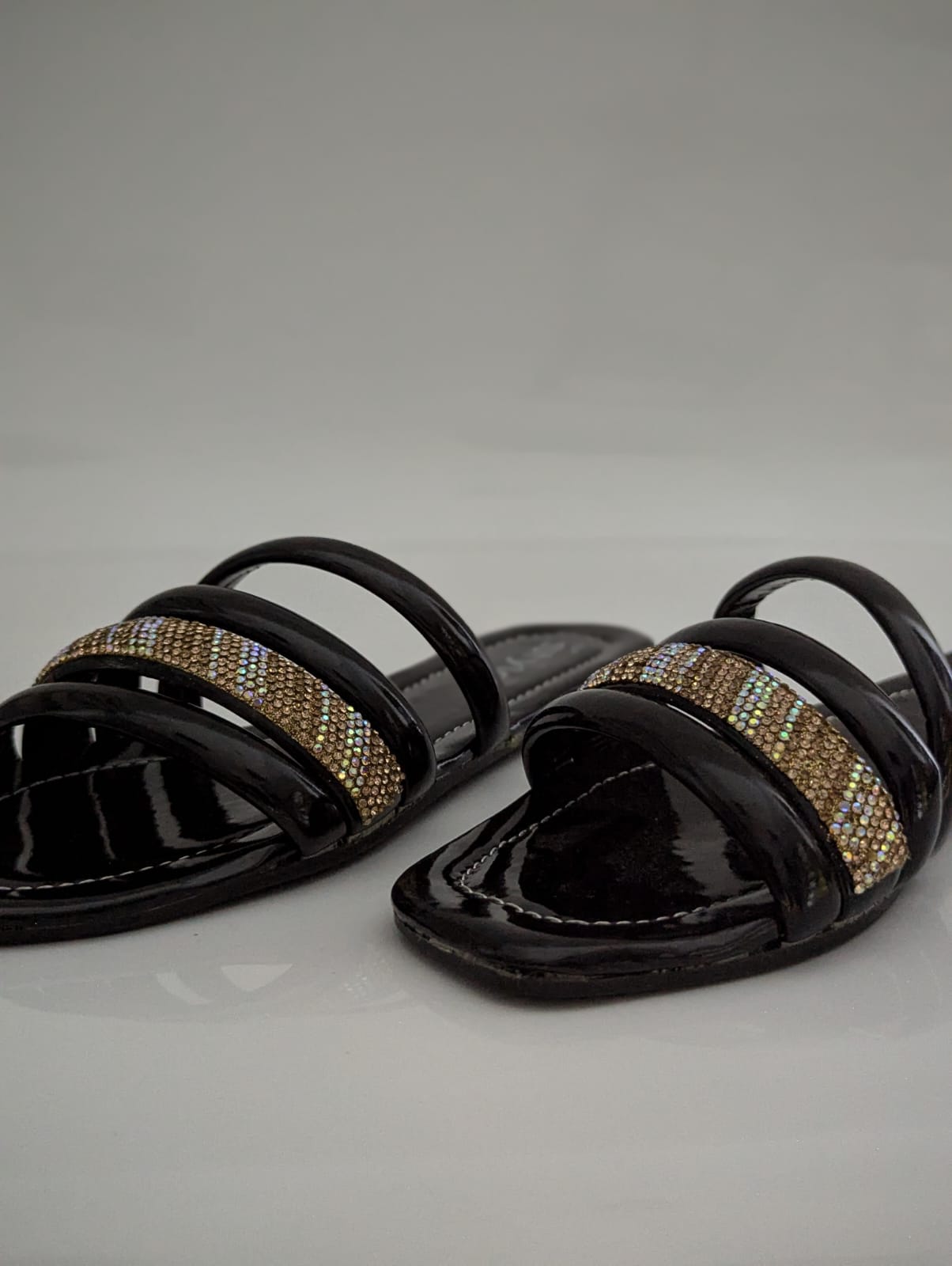 DAILY SHINE STRIPES COMFY FLATS - BLACK