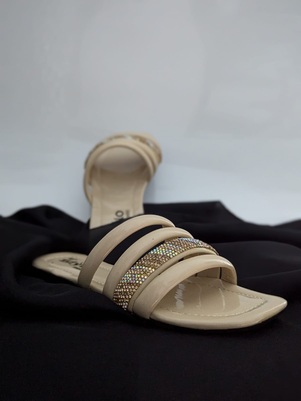DAILY SHINE STRIPES COMFY FLATS - FAWN