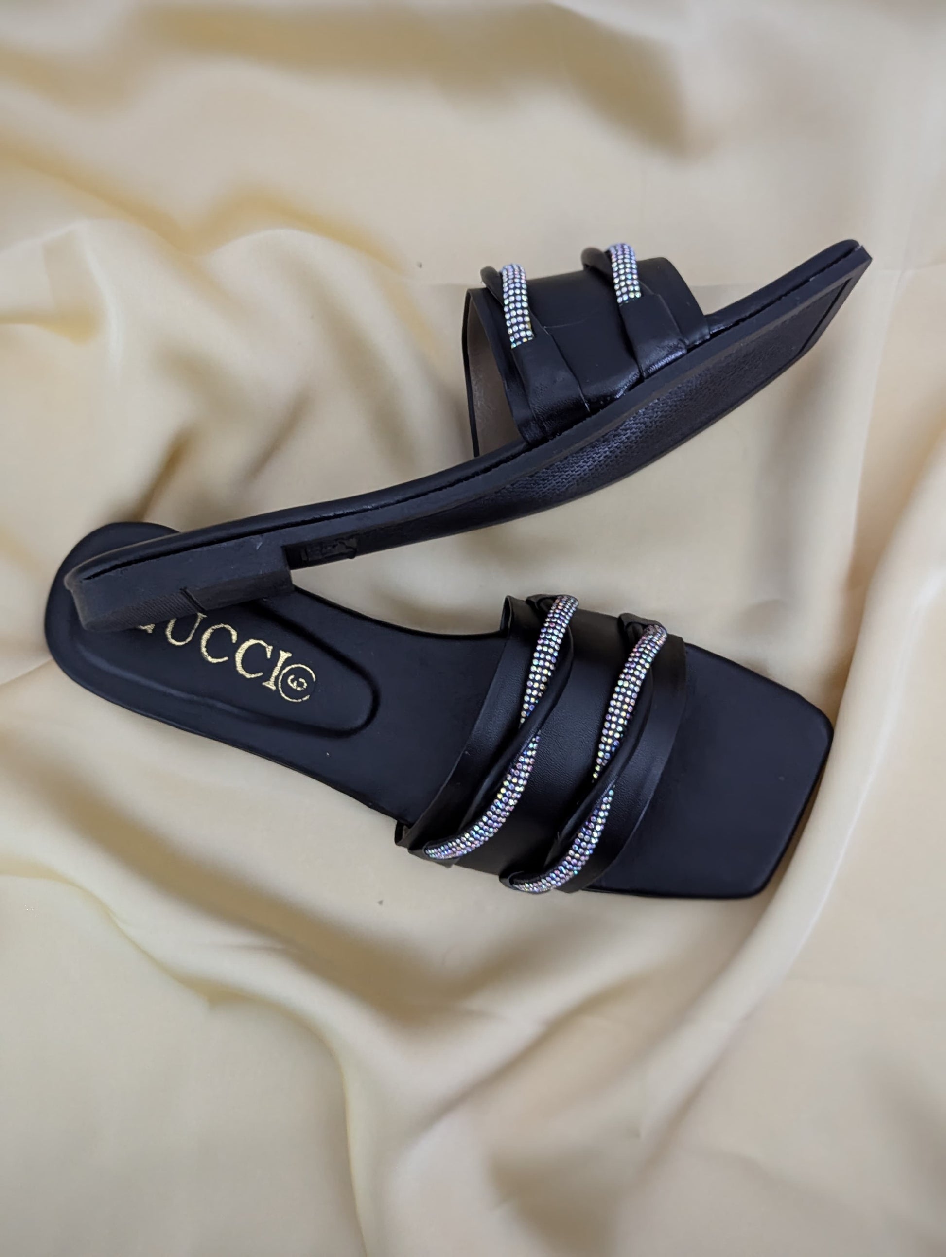 DAILY ROUND LINE COMFY FLATS - BLACK